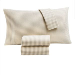 Martha Stewart Gingham Flannel Sheet Set.